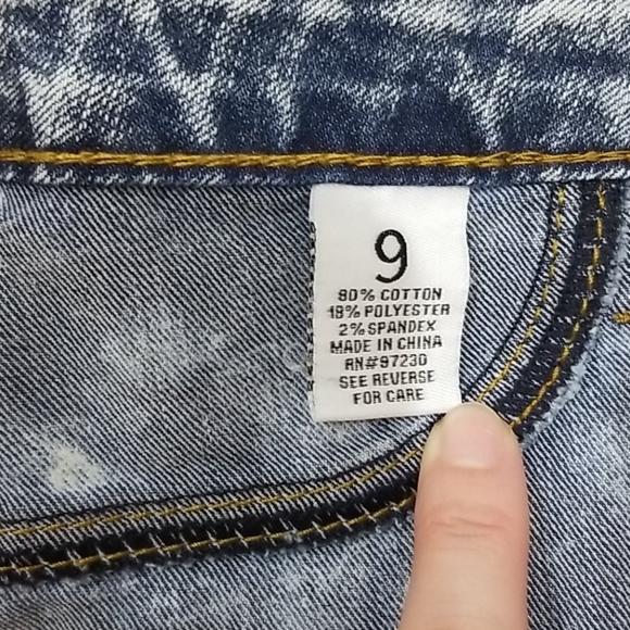 High Rise Acid Wash Stretchy Denim Shorts - Picture 9 of 9